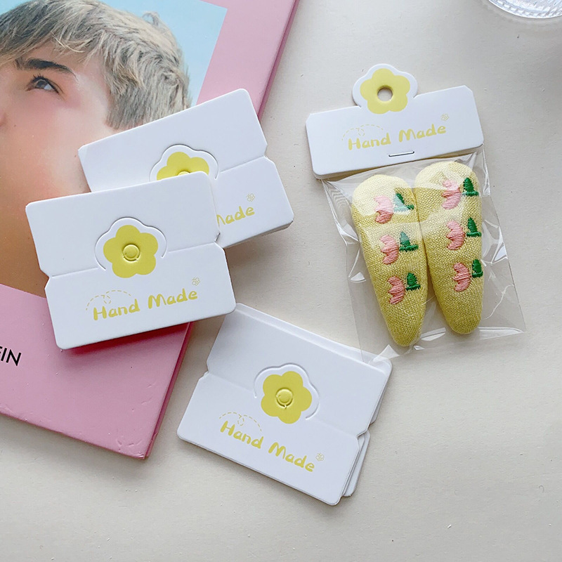 Cartes pliables suspendues de  - Body Jewelry Display avis et prix